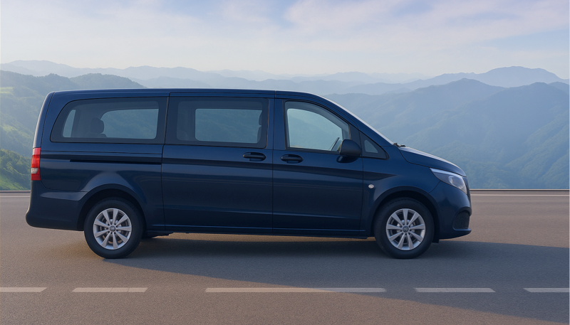 Imagen de cabecera del post alquiler de furgoneta 9 plazas o dos coches cual es la mejor opcion para tu alquiler de coches en asturias que muestra una furgoneta color azul con el fondo montañas de asturias